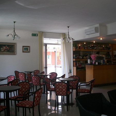 Hotel Liliana Римини Екстериор снимка