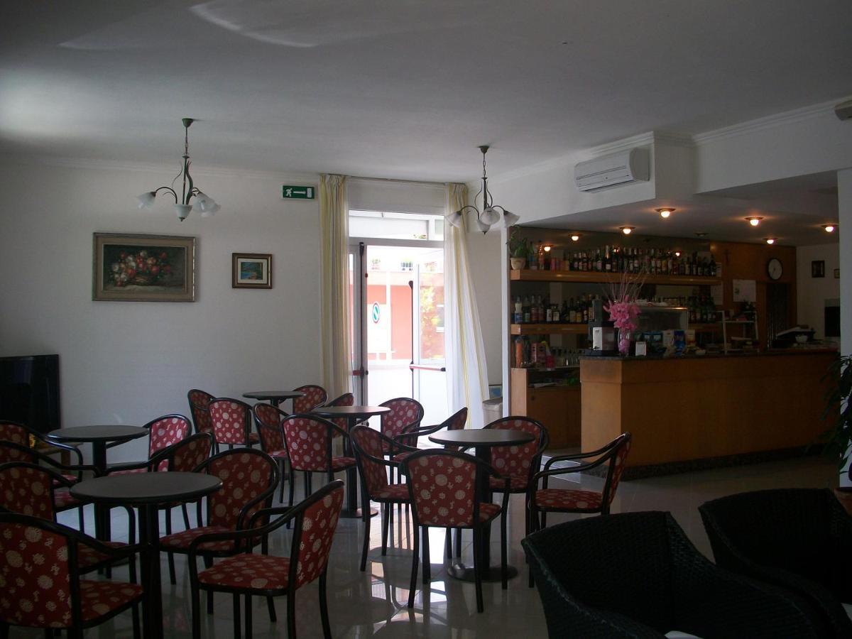 Hotel Liliana Римини Екстериор снимка
