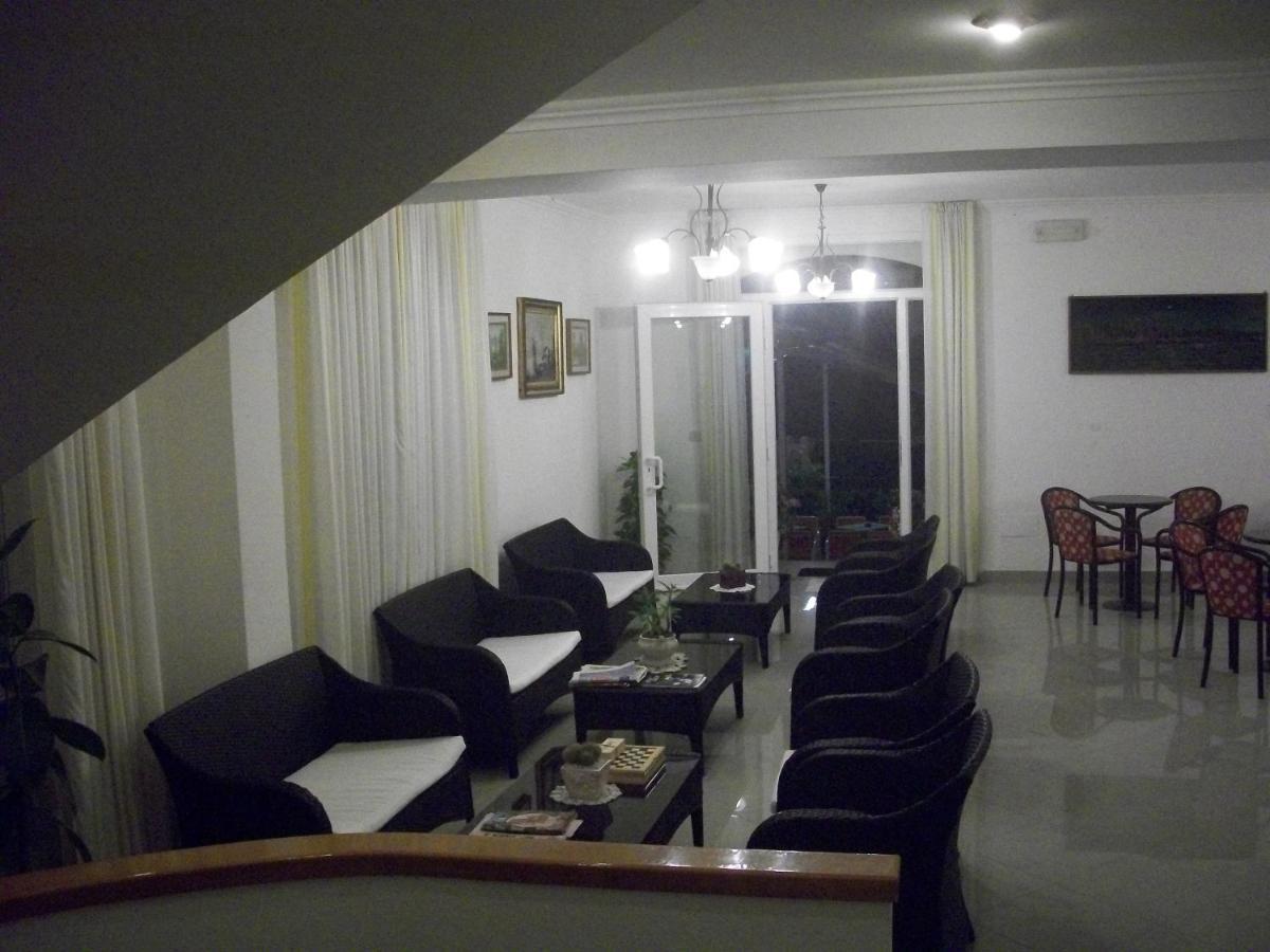 Hotel Liliana Римини Екстериор снимка