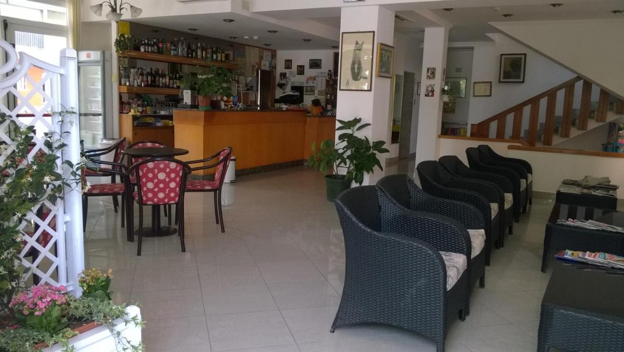 Hotel Liliana Римини Екстериор снимка