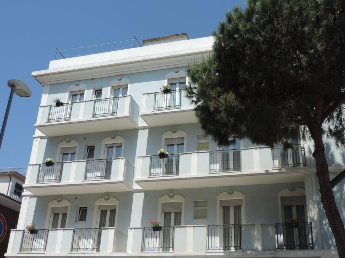 Hotel Liliana Римини Екстериор снимка