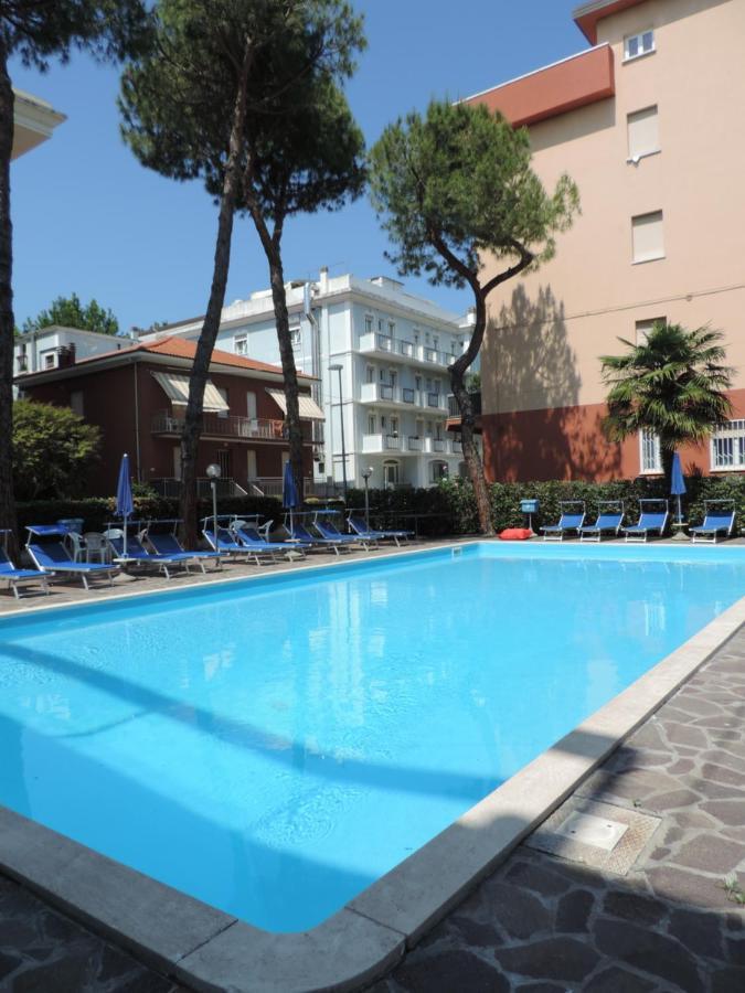 Hotel Liliana Римини Екстериор снимка