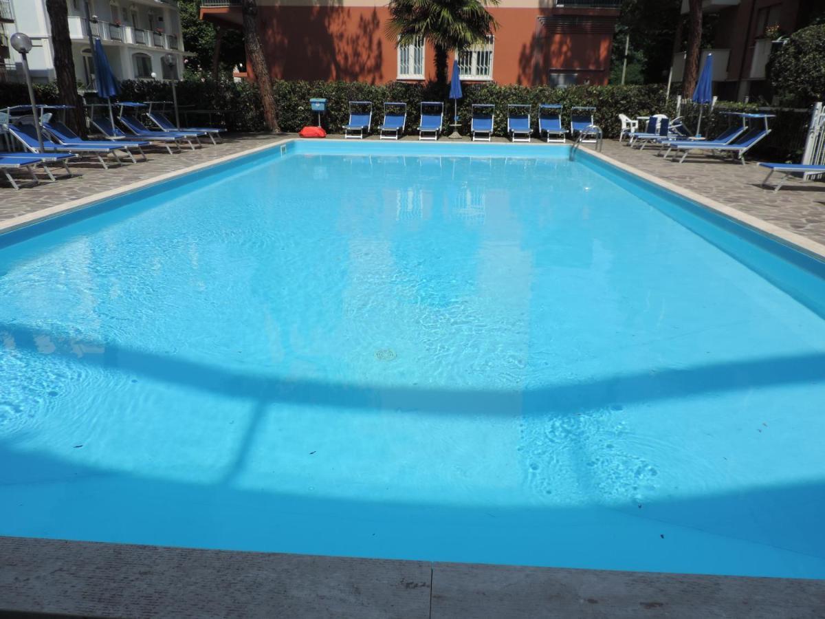 Hotel Liliana Римини Екстериор снимка