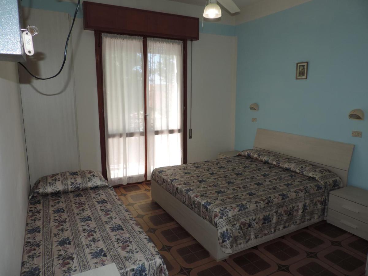 Hotel Liliana Римини Екстериор снимка