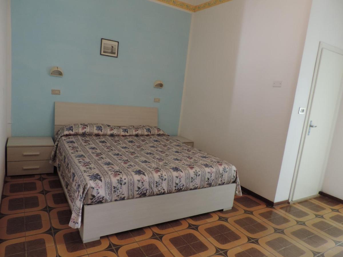 Hotel Liliana Римини Екстериор снимка