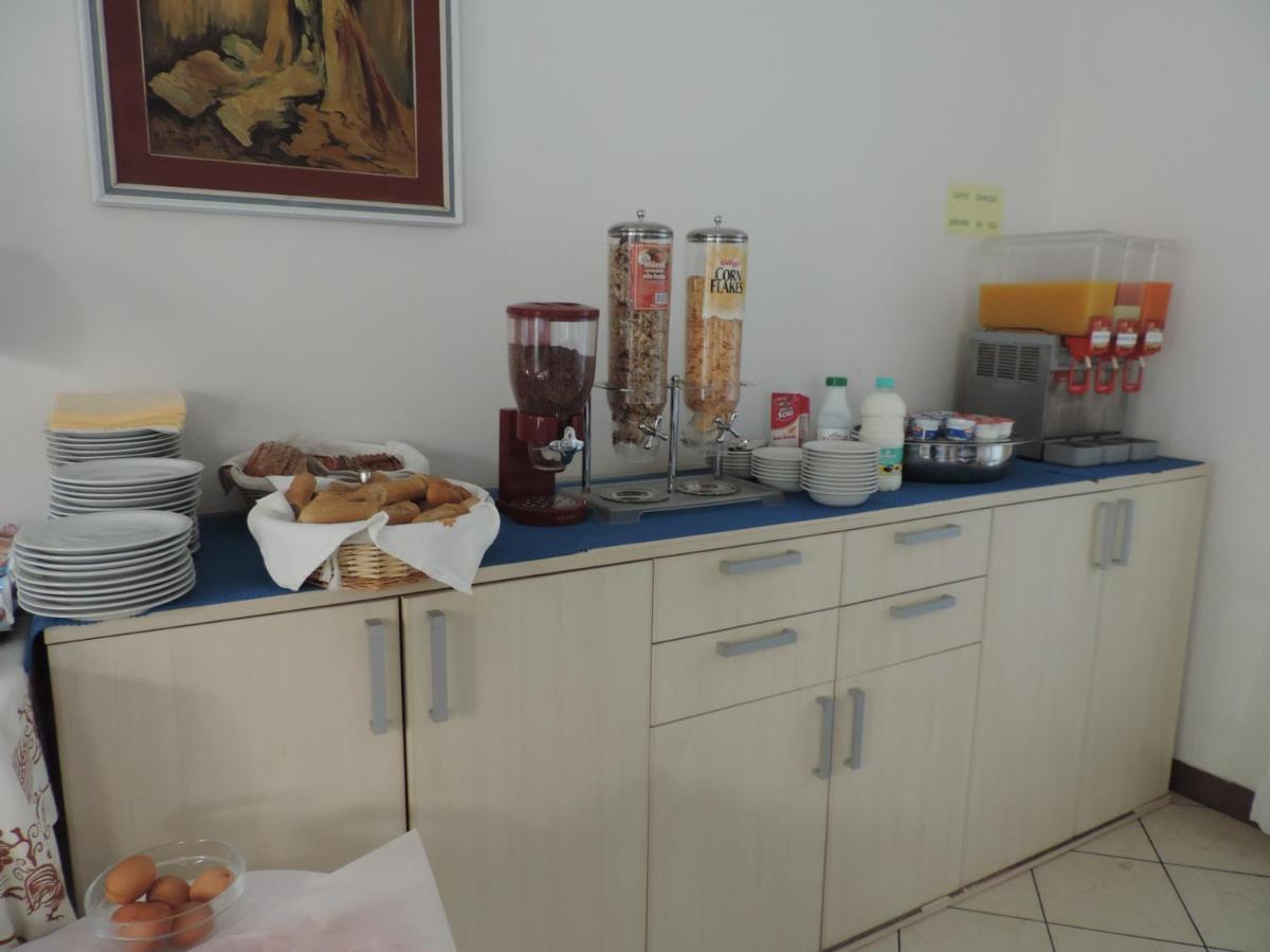 Hotel Liliana Римини Екстериор снимка